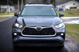 Used 2022 Toyota Highlander XLE image 2