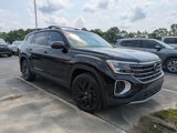 Used 2024 Volkswagen Atlas SE w/ Panoramic Sunroof Package image 3