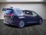 Used 2022 Chrysler Pacifica Limited image 3