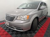Used 2013 Chrysler Town & Country Touring image 3