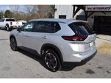 Used 2024 Nissan Rogue SV image 3