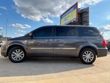 Used 2014 Chrysler Town & Country Touring-L image 2