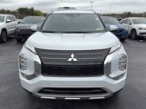 Used 2023 Mitsubishi Outlander SE image 2