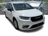 New 2026 Chrysler Pacifica Select image 2