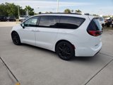 New 2025 Chrysler Pacifica Limited image 3