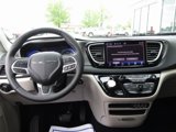 Used 2023 Chrysler Pacifica Touring-L image 5