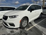 New 2025 Chrysler Pacifica Select image 3