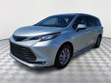 Used 2022 Toyota Sienna XLE image 3