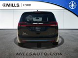 Used 2023 Chrysler Pacifica Touring-L image 4