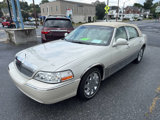 Used 2004 Lincoln Town Car Ultimate image 3