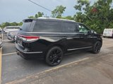 Used 2022 Lincoln Navigator Reserve image 3