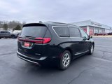 Used 2022 Chrysler Pacifica Limited image 3