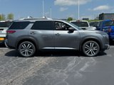 New 2025 Nissan Pathfinder Platinum image 2
