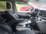Used 2023 Chrysler Pacifica Touring-L image 5