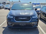 Used 2025 Chrysler Pacifica Select image 2