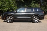 New 2025 Mitsubishi Outlander SE image 3