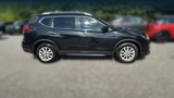 Used 2018 Nissan Rogue SV image 4