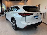 Used 2024 Toyota Highlander XLE image 3