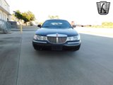 Used 2001 Lincoln Town Car Executive image 2