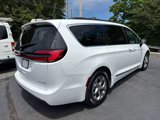 Used 2023 Chrysler Pacifica Limited image 3