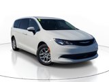 Used 2022 Chrysler Voyager LX image 2