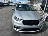 Used 2023 Chrysler Pacifica Touring-L image 2