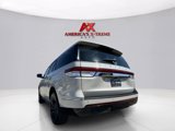 Used 2023 Lincoln Navigator Reserve image 3