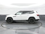 New 2025 Volkswagen Atlas Peak Edition SE image 4