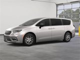 New 2025 Chrysler Pacifica Select image 2