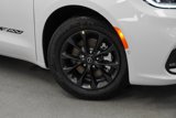 New 2025 Chrysler Pacifica Select image 4