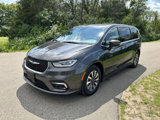 Used 2023 Chrysler Pacifica Touring-L image 2