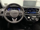 New 2026 Chrysler Pacifica Select image 5