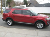Used 2017 Ford Explorer XLT image 4