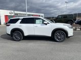 New 2025 Nissan Pathfinder SL w/ SL Premium Package image 2