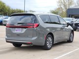 New 2025 Chrysler Pacifica Select image 5