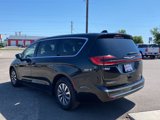 Used 2024 Chrysler Pacifica Select image 3