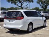 New 2025 Chrysler Pacifica Select image 4