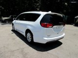 Used 2017 Chrysler Pacifica Touring-L image 3