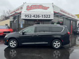 Used 2017 Chrysler Pacifica Touring-L Plus image 2