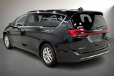 Used 2023 Chrysler Pacifica Touring-L image 4