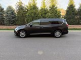 Used 2017 Chrysler Pacifica Touring-L image 2