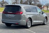Used 2022 Chrysler Pacifica Limited w/ Uconnect Theater Family Group image 3