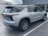 Used 2025 Chevrolet Traverse LT image 3
