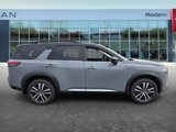 New 2025 Nissan Pathfinder Platinum image 4