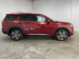New 2025 Nissan Pathfinder Platinum image 2