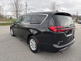 Used 2023 Chrysler Pacifica Touring-L image 4