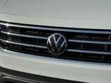 Certified 2024 Volkswagen Tiguan SE w/ Panoramic Sunroof Package image 3