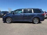 Used 2018 Toyota Sienna LE image 2