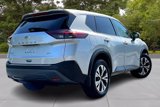 Used 2021 Nissan Rogue SV image 2
