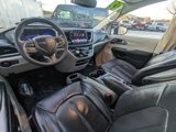 Used 2022 Chrysler Pacifica Touring-L image 4